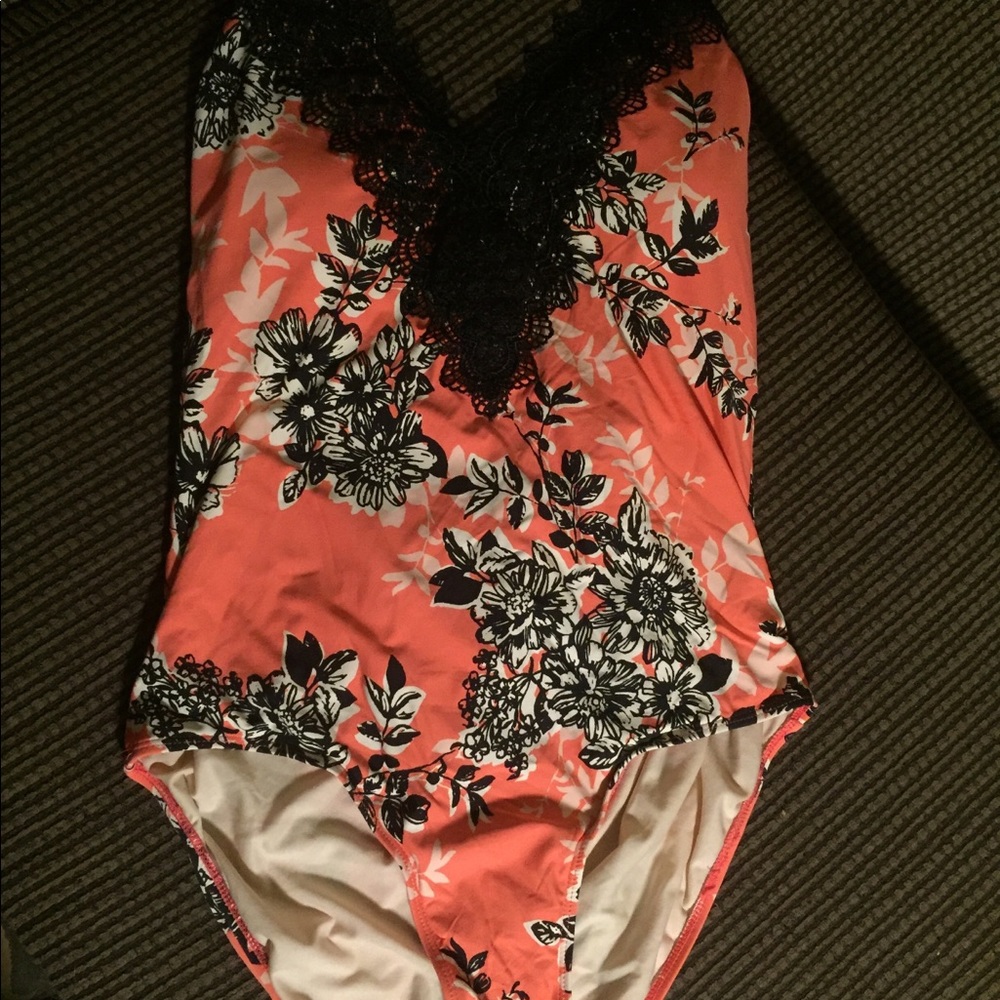 Swimsuit halter tie